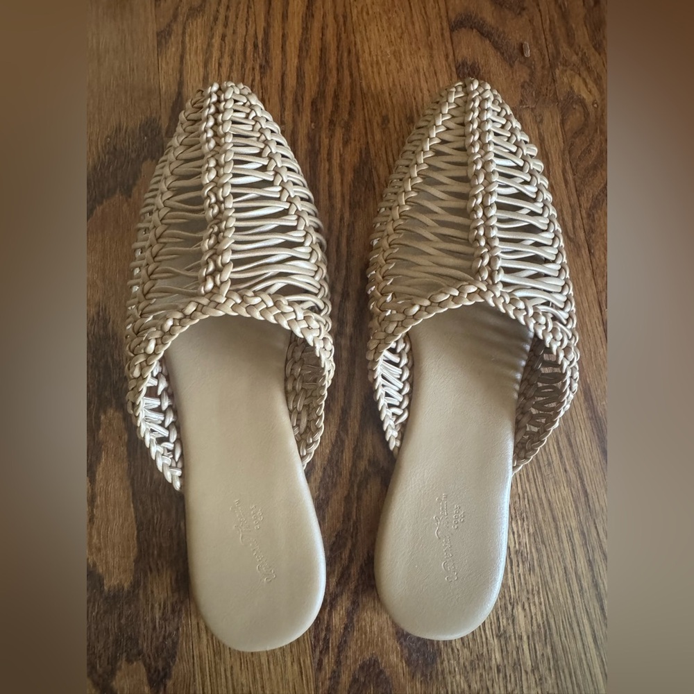 Universal Thread Ellen Mule Tan Woven Flats - Size Women’s 8.5 - Picture 4 of 7